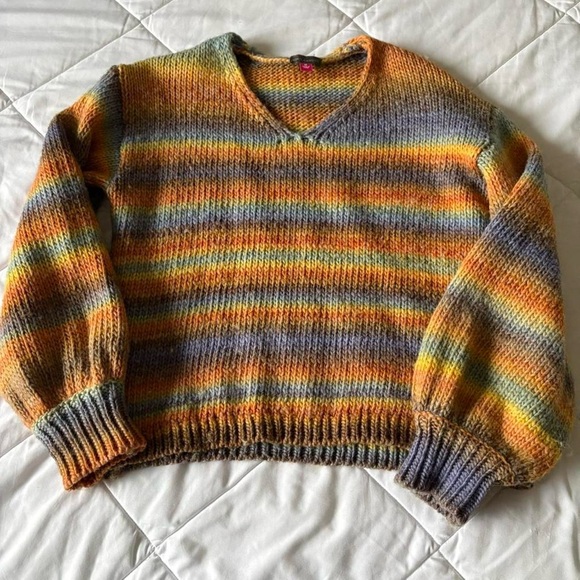 sweater - Picture 3 of 6